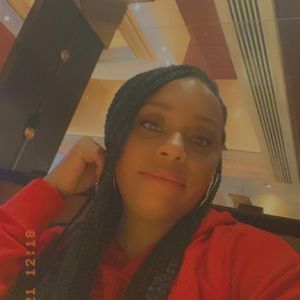 Meet your Posher, Danielle